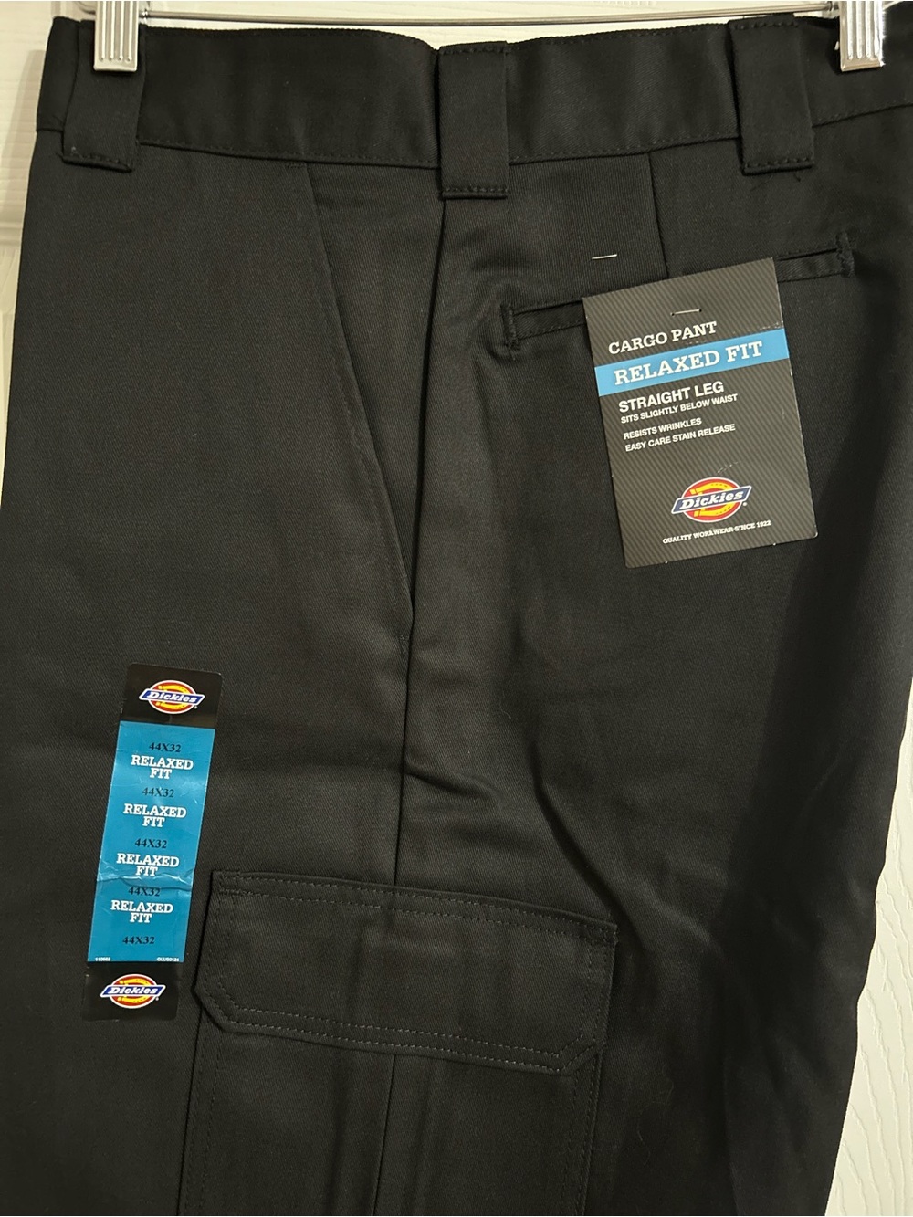 Dickies Relaxed Fit Straight Leg Black Cargo Pants NWT 44x32 - Picture 1 of 2